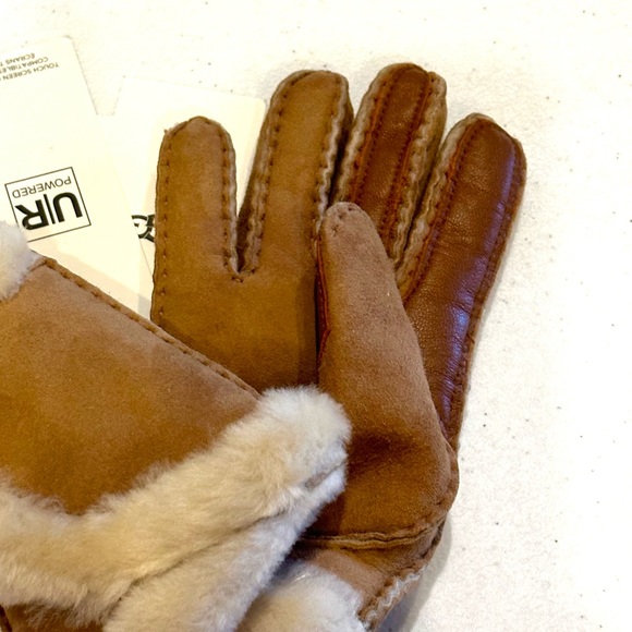 NWT UGG Gloves w/ touch screen compatible - size Small- Chestnutt w/ shearling - Picture 7 of 10